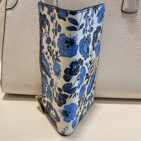 Kate Spade Madison Vase Floral Large Slim Bifold Wallet
Blue Multi
NWT - Picture 5 of 16